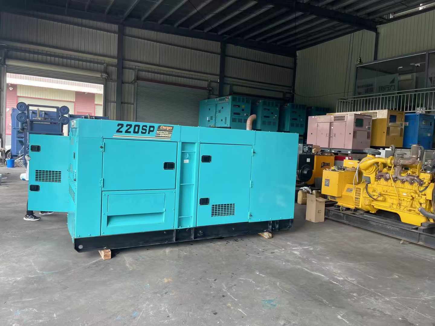 上思柴油发电机组长期不间断运行时，如何监控其温度和压力？