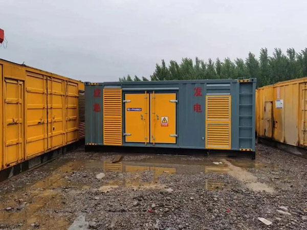 上思柴油发电机如何判断干式空气滤清器是否需要更换？